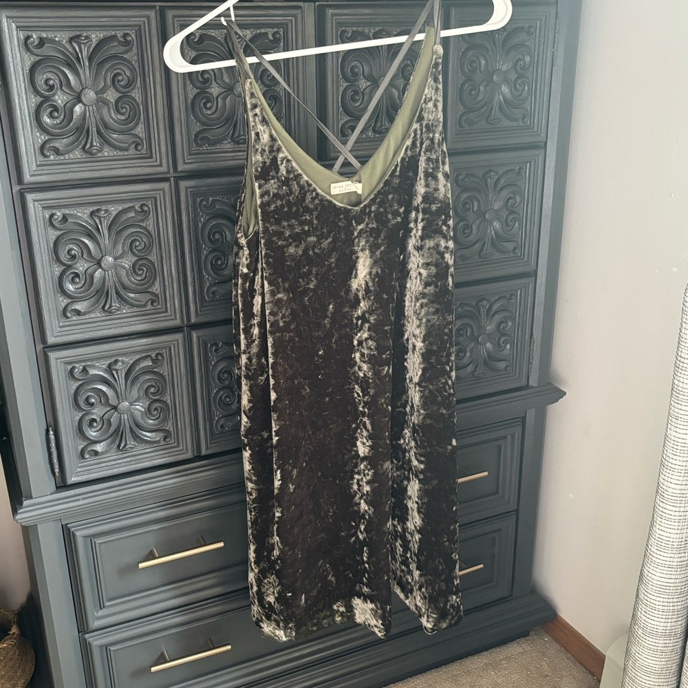 MISS LOVE Green Crushed Velvet VNeck Mini Dress, Christmas New Years Semi Formal